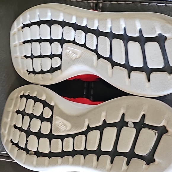 Nike Red and Black Size 6 - Picture 6 of 6